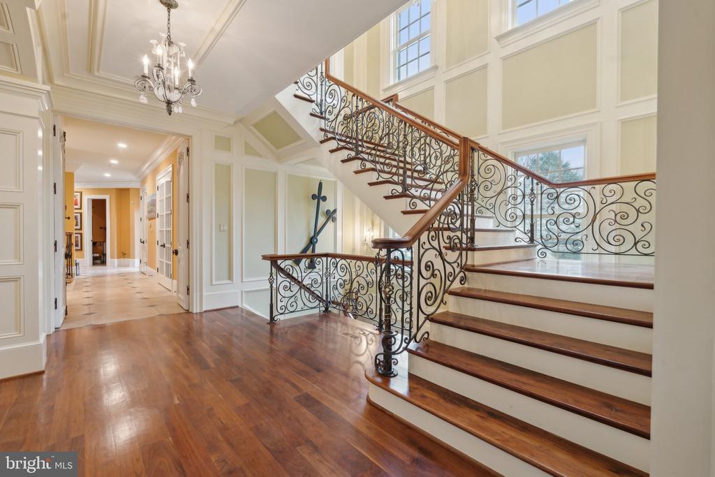 8609 COUNTRY CLUB DRIVE