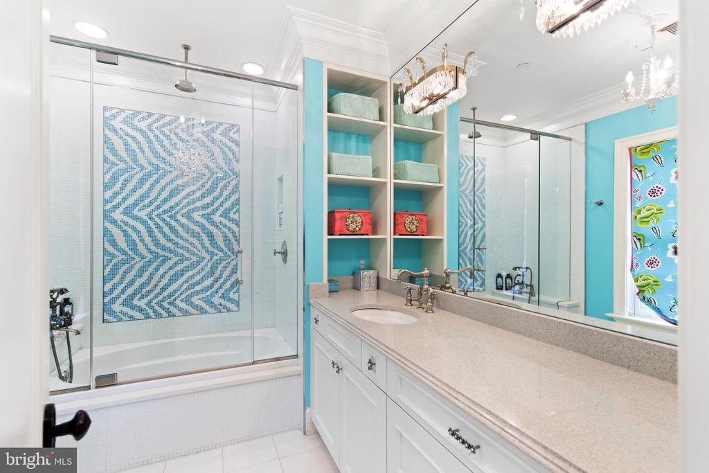 8609 COUNTRY CLUB DRIVE