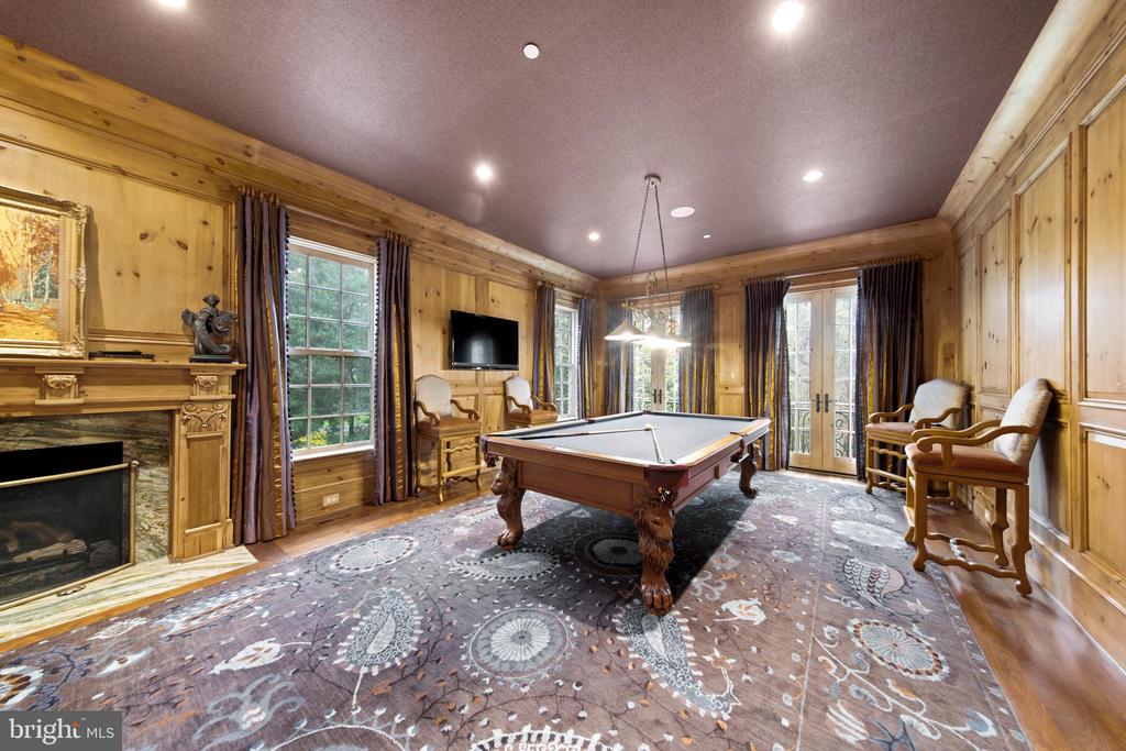 8609 COUNTRY CLUB DRIVE
