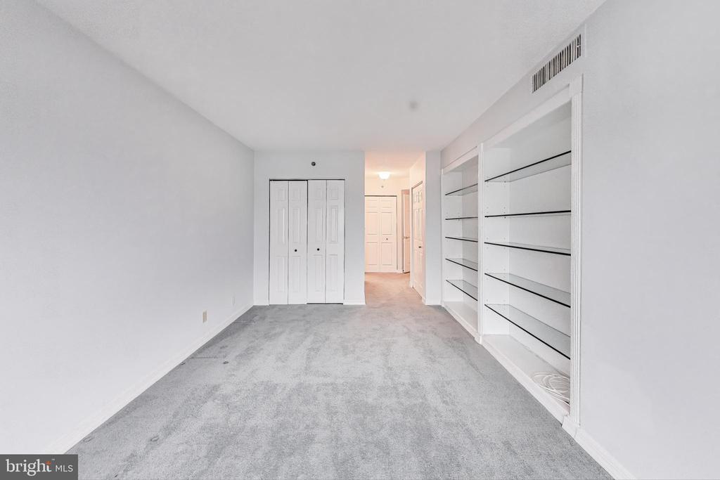 5809 NICHOLSON LANE Unit: 1205