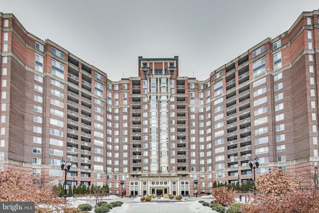 5809 NICHOLSON LANE Unit: 1205