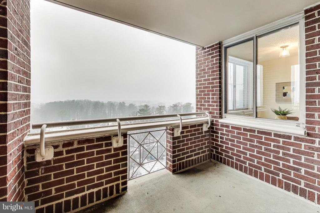 5809 NICHOLSON LANE Unit: 1205