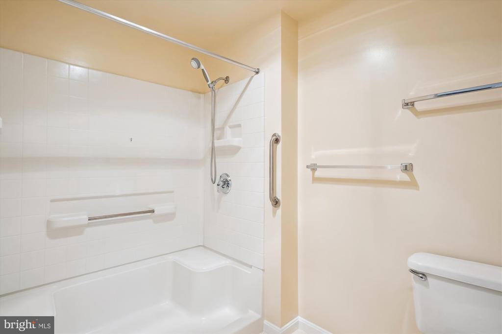 3210 N LEISURE WORLD BOULEVARD Unit: 202