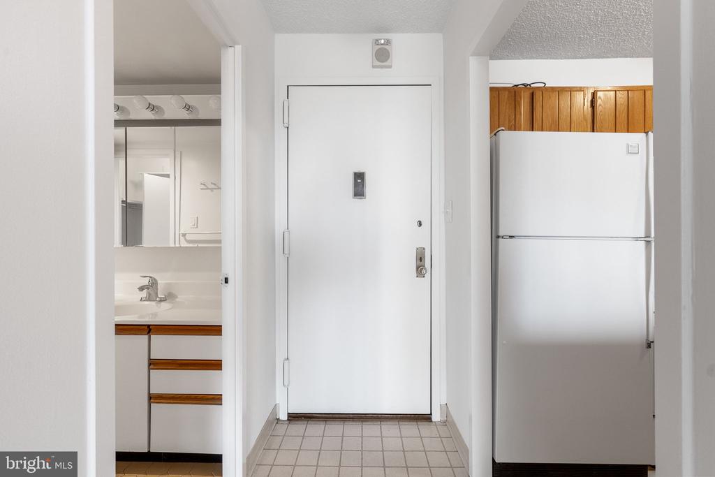 5225 POOKS HILL ROAD Unit: 502S