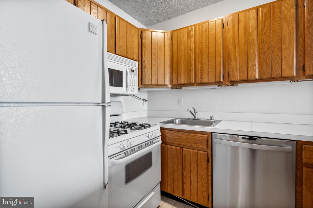 5225 POOKS HILL ROAD Unit: 502S