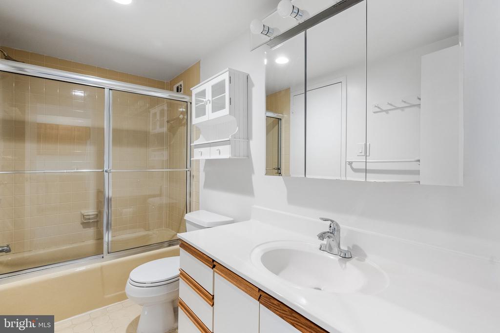 5225 POOKS HILL ROAD Unit: 502S