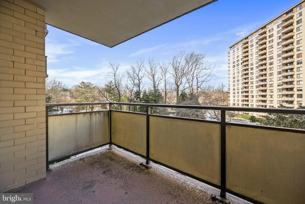 5225 POOKS HILL ROAD Unit: 502S