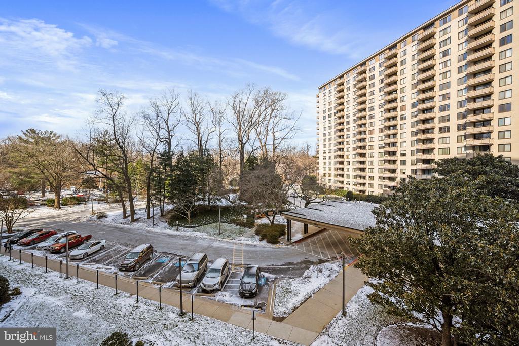 5225 POOKS HILL ROAD Unit: 502S