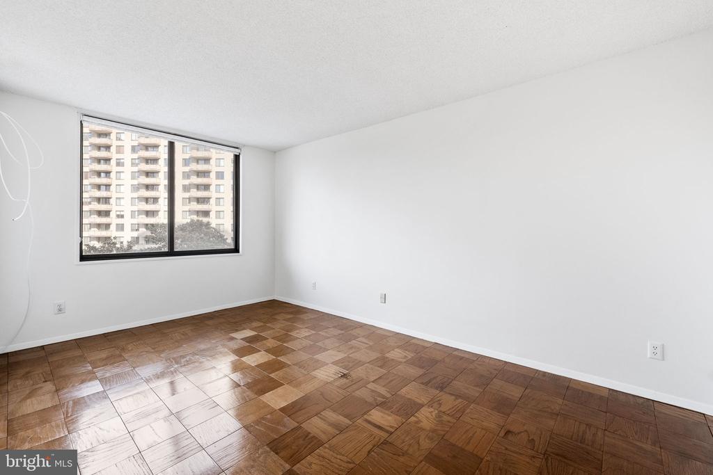 5225 POOKS HILL ROAD Unit: 502S