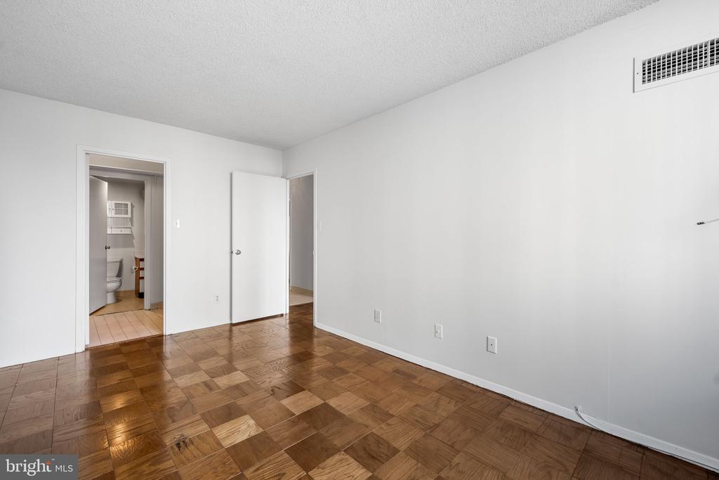 5225 POOKS HILL ROAD Unit: 502S