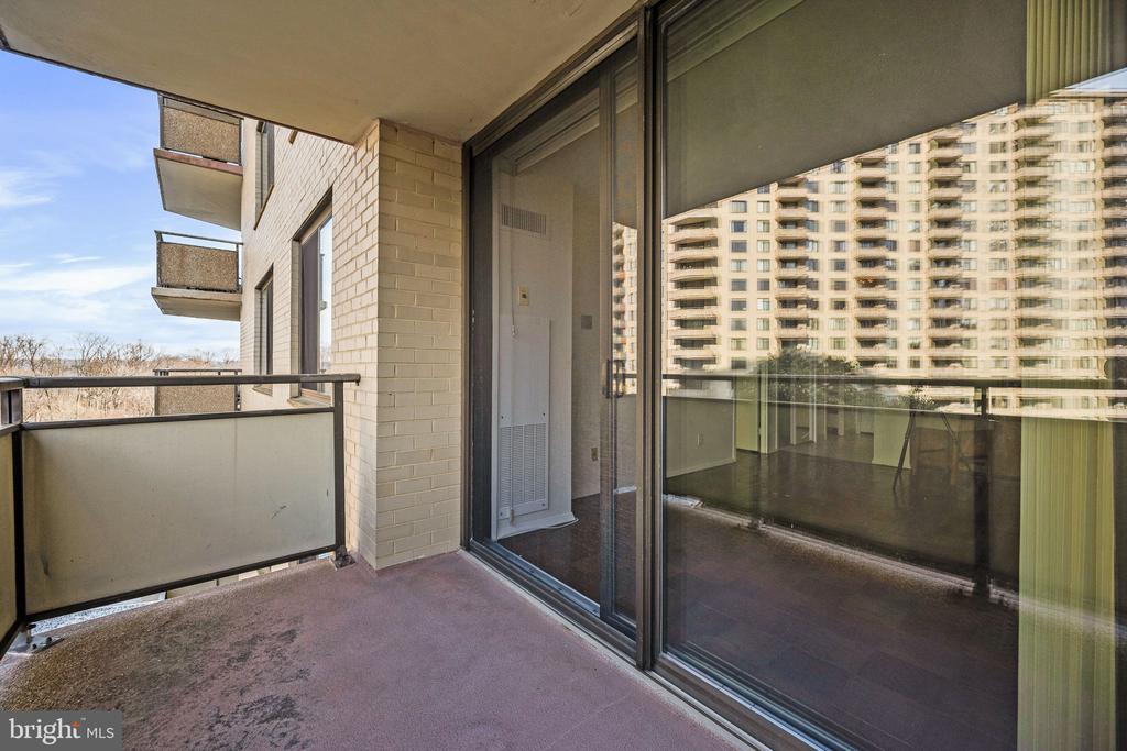 5225 POOKS HILL ROAD Unit: 502S