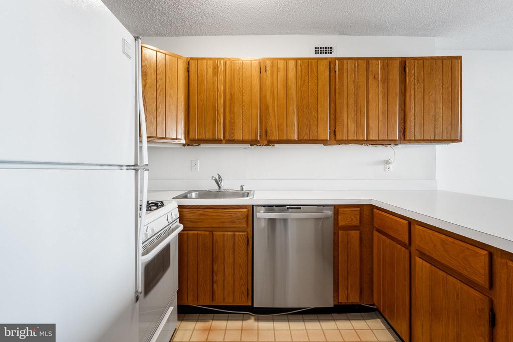 5225 POOKS HILL ROAD Unit: 502S