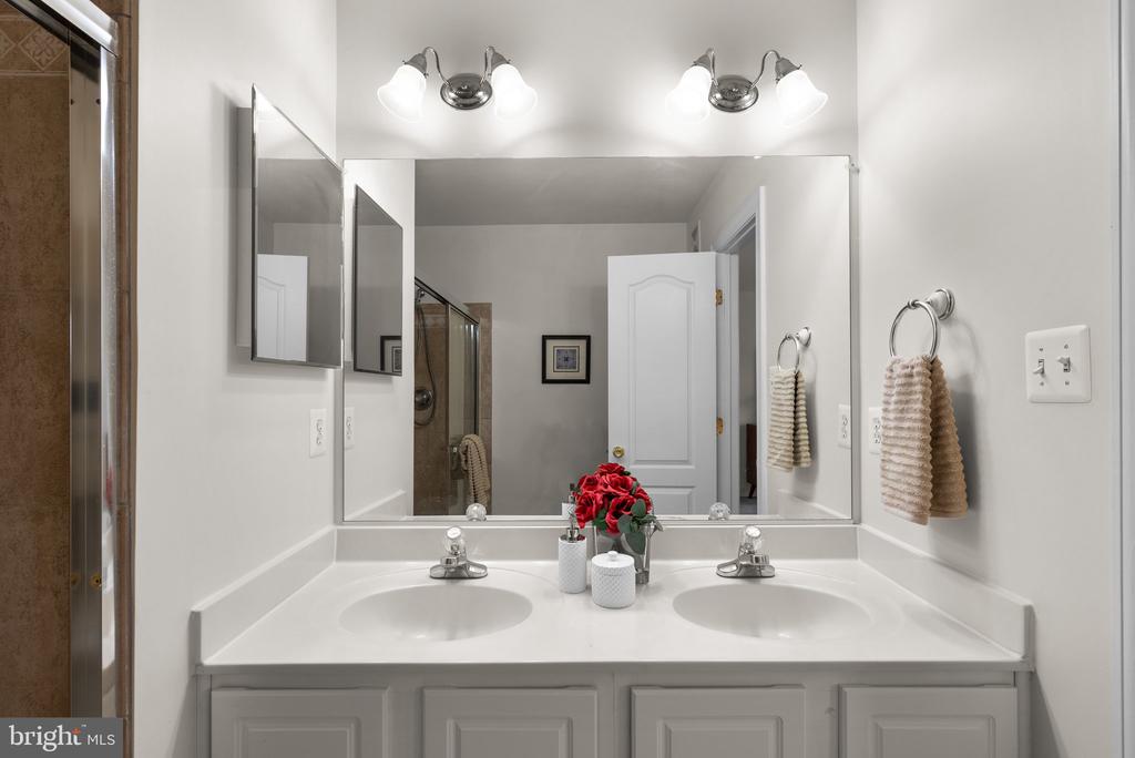 664 ORCHARD RIDGE DRIVE Unit: 100