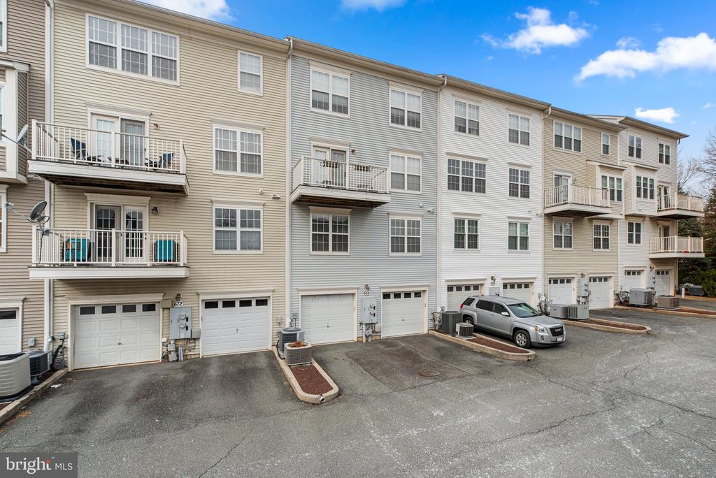 664 ORCHARD RIDGE DRIVE Unit: 100