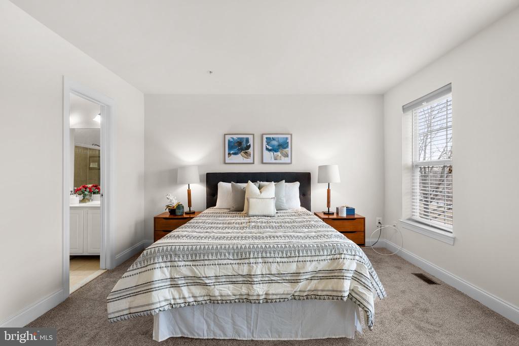 664 ORCHARD RIDGE DRIVE Unit: 100