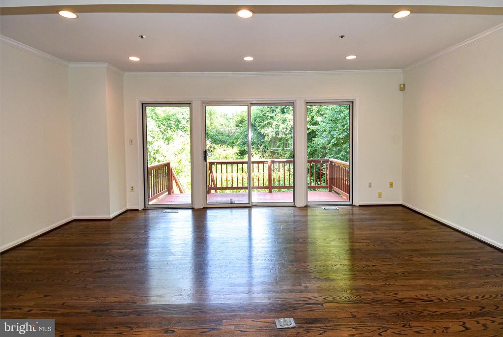 2617 CHIVALRY COURT