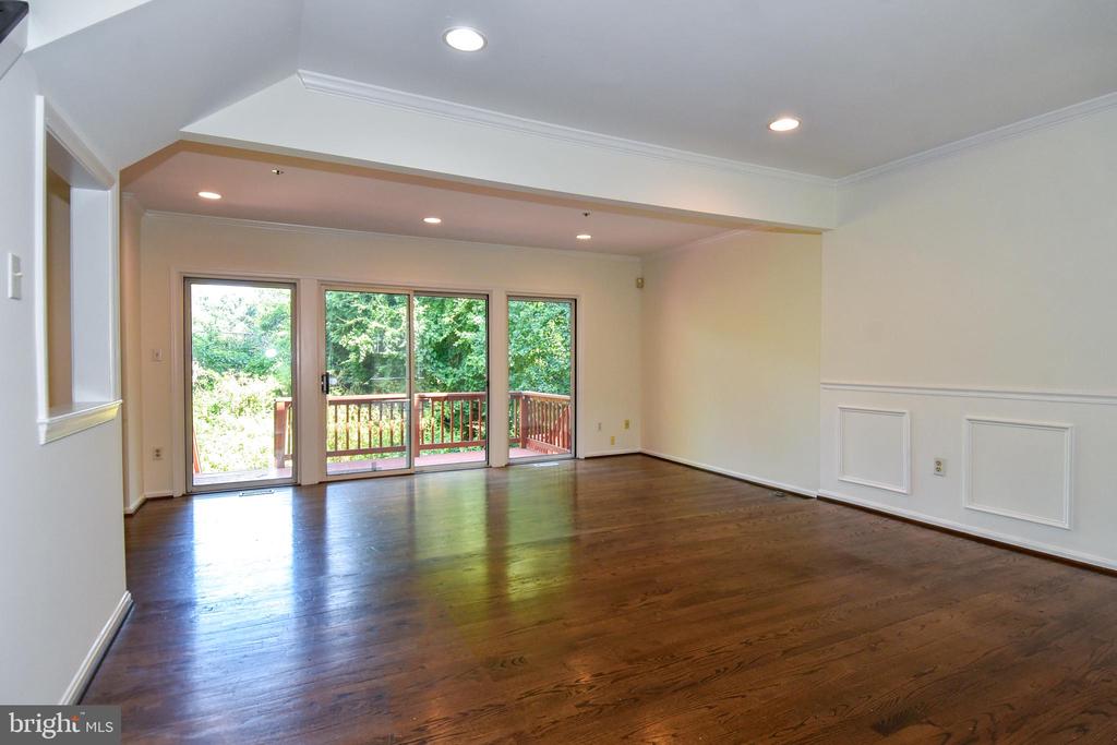 2617 CHIVALRY COURT