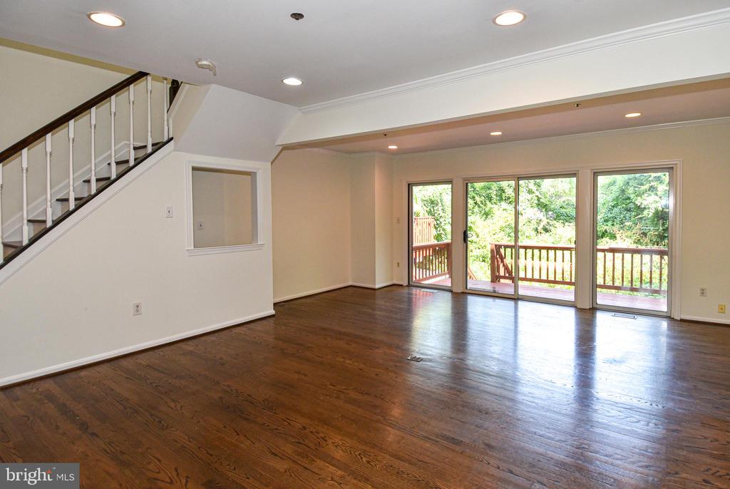 2617 CHIVALRY COURT