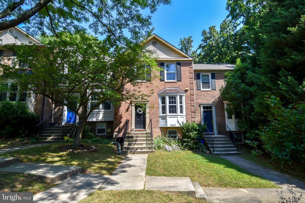 2617 CHIVALRY COURT