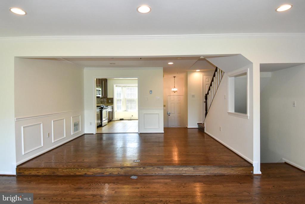 2617 CHIVALRY COURT