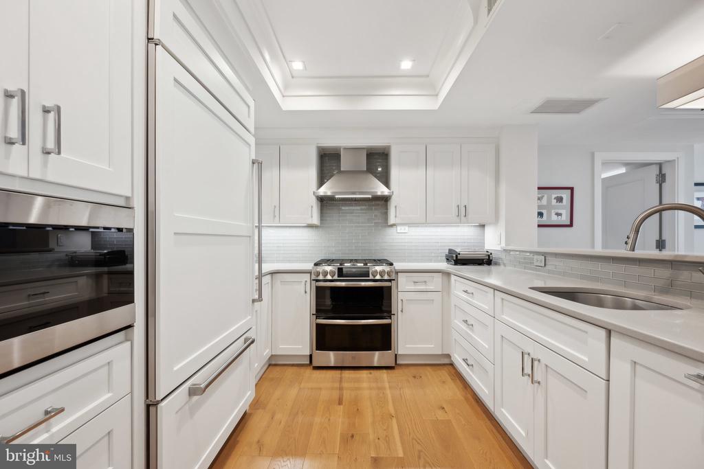 4901 HAMPDEN LANE Unit: 305