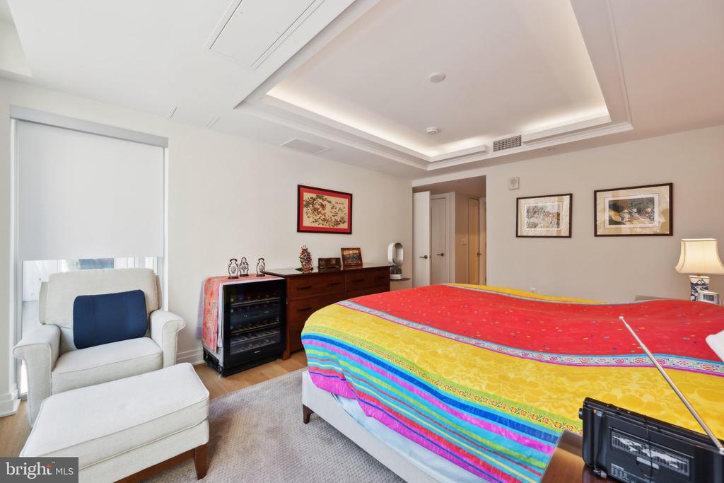 4901 HAMPDEN LANE Unit: 305
