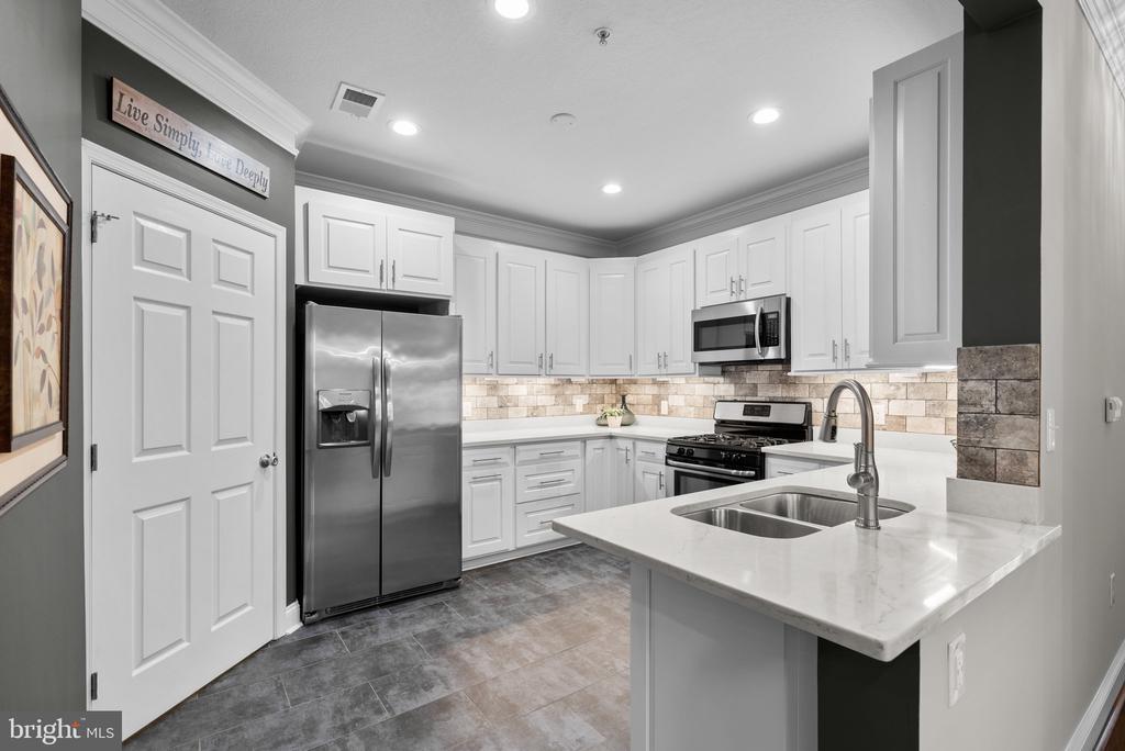 7 BOOTH STREET Unit: 102