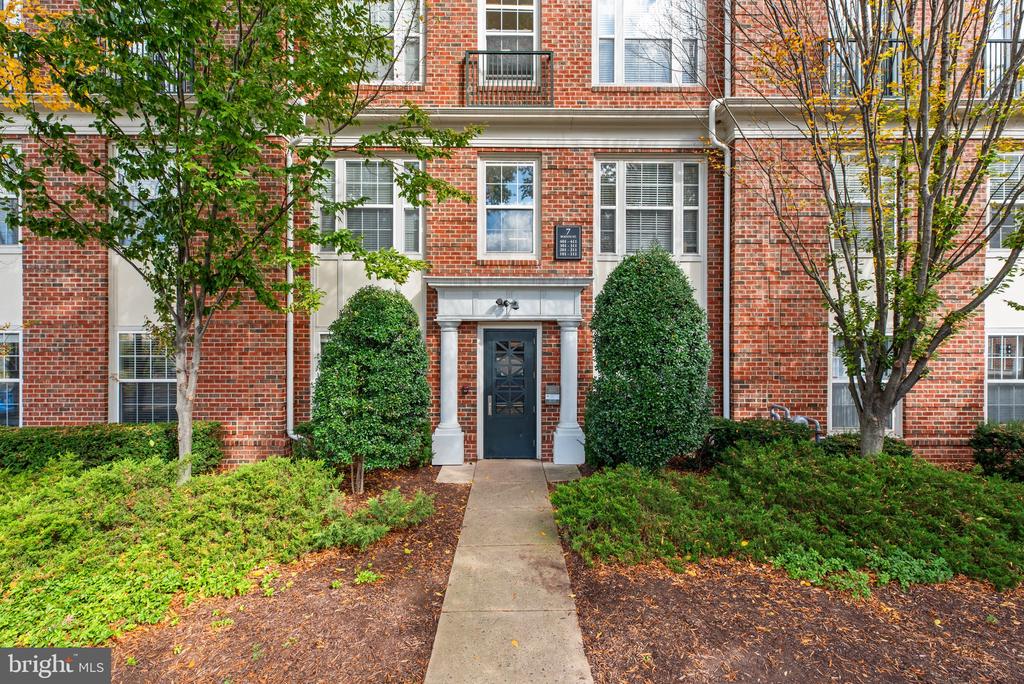 7 BOOTH STREET Unit: 102