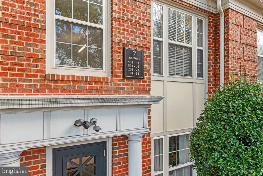 7 BOOTH STREET Unit: 102