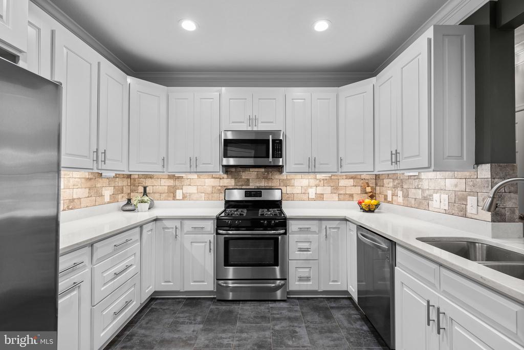 7 BOOTH STREET Unit: 102