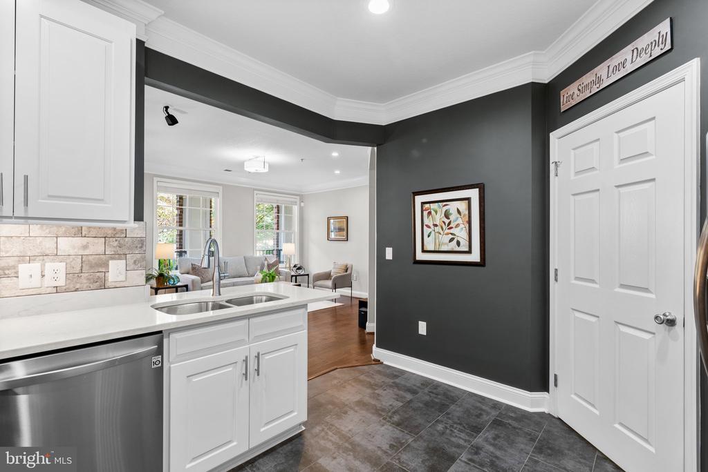 7 BOOTH STREET Unit: 102