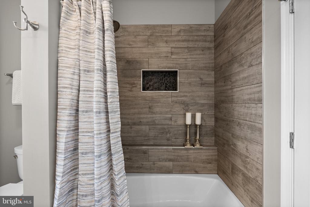 7 BOOTH STREET Unit: 102