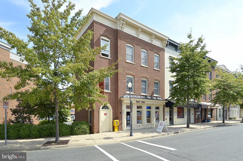 7 BOOTH STREET Unit: 102