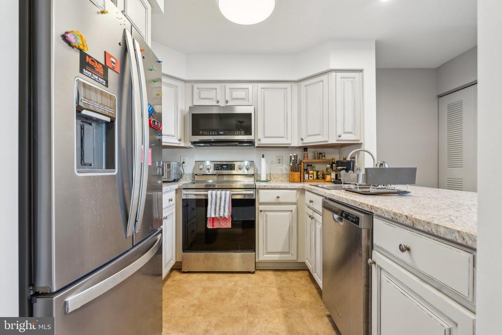 10108 HELLINGLY PLACE Unit: 300