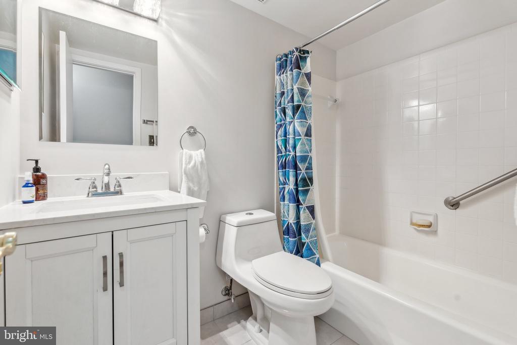 10108 HELLINGLY PLACE Unit: 300