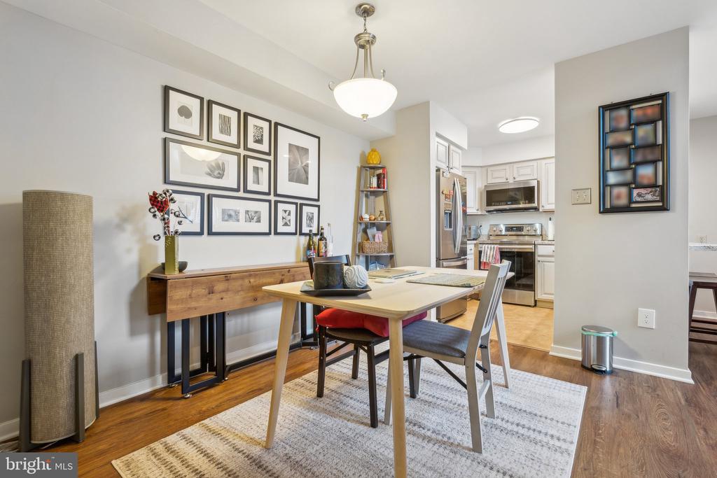 10108 HELLINGLY PLACE Unit: 300