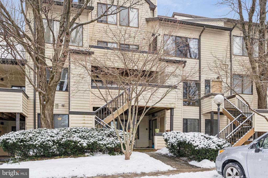 10108 HELLINGLY PLACE Unit: 300