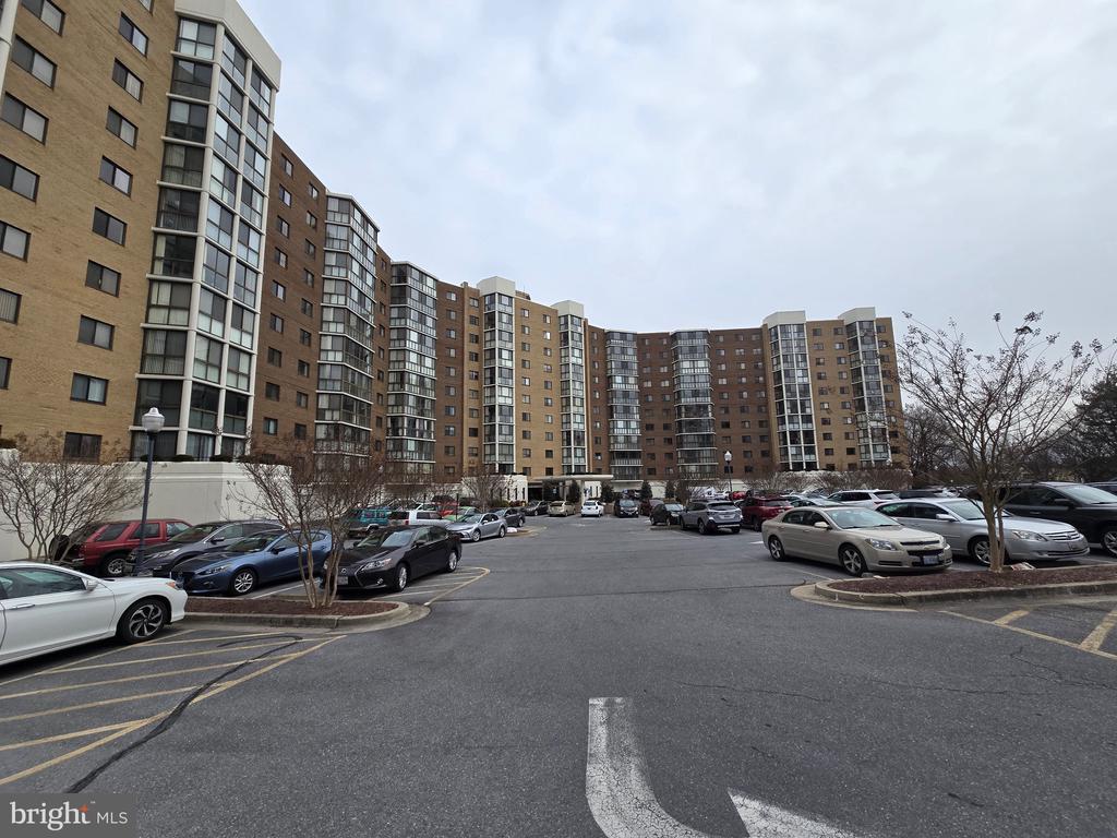 15100 INTERLACHEN DRIVE Unit: 4-124