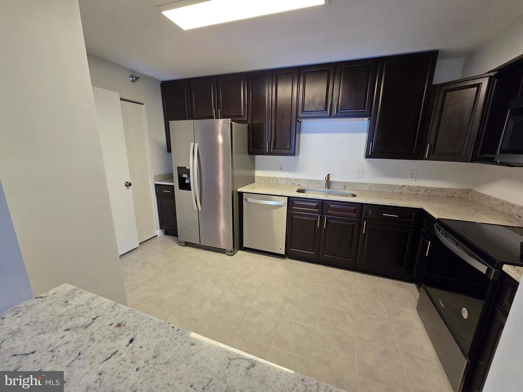 15100 INTERLACHEN DRIVE Unit: 4-124