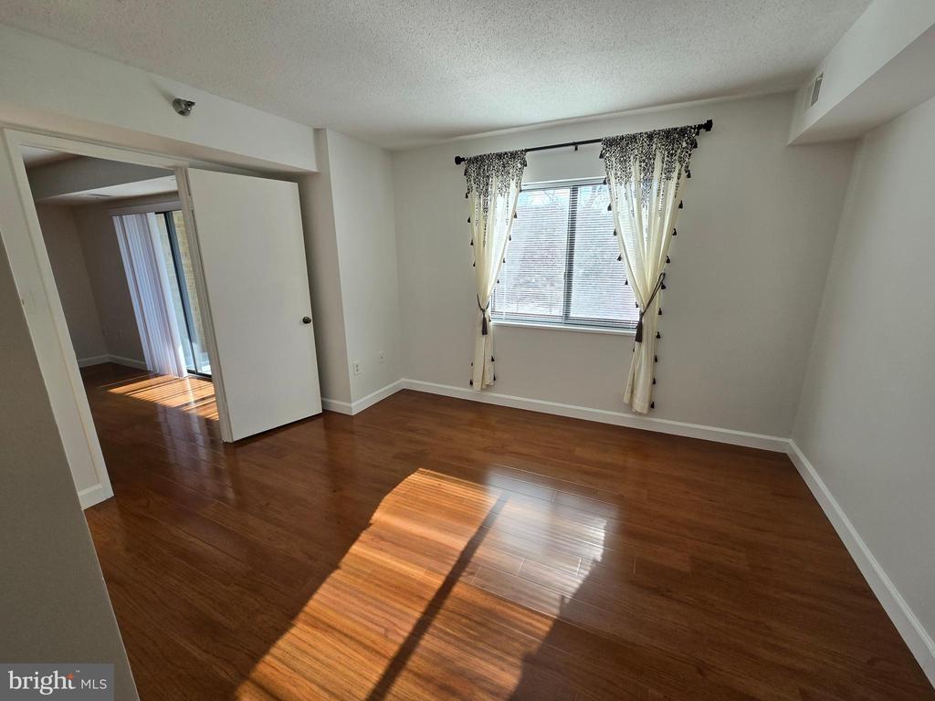 15100 INTERLACHEN DRIVE Unit: 4-124