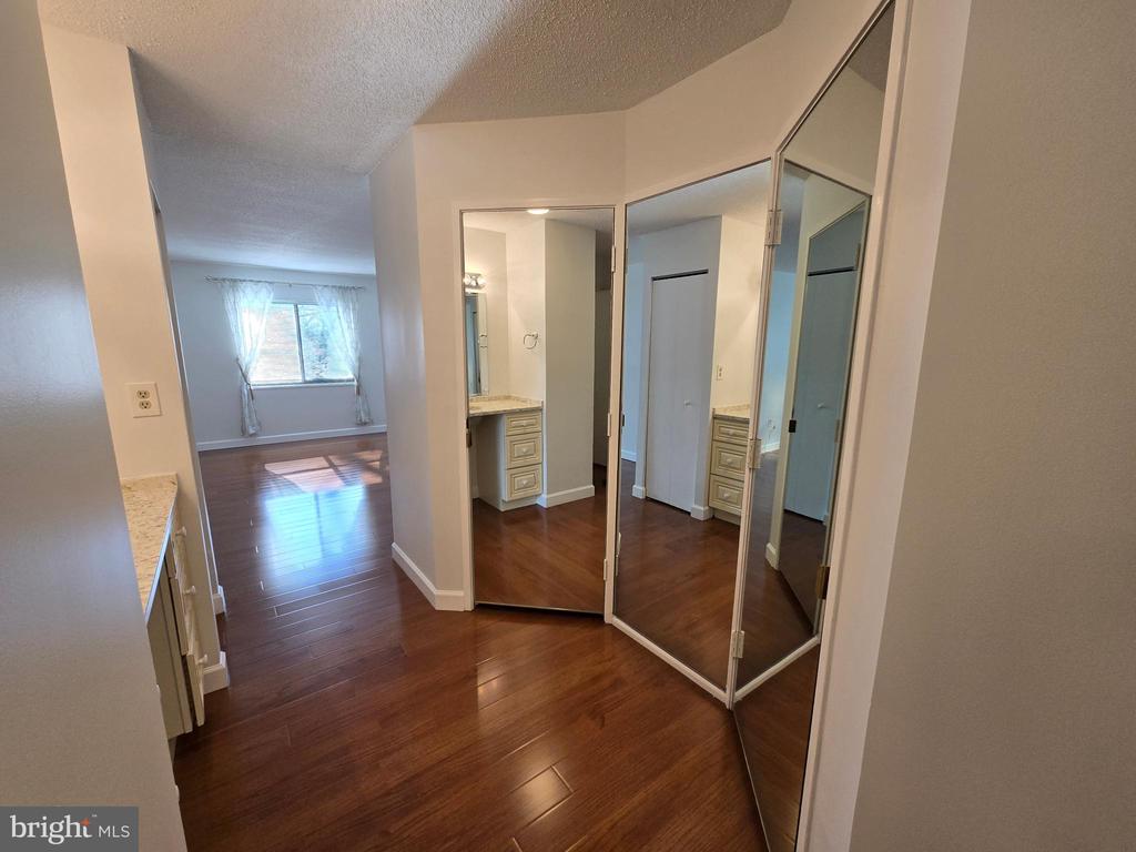 15100 INTERLACHEN DRIVE Unit: 4-124