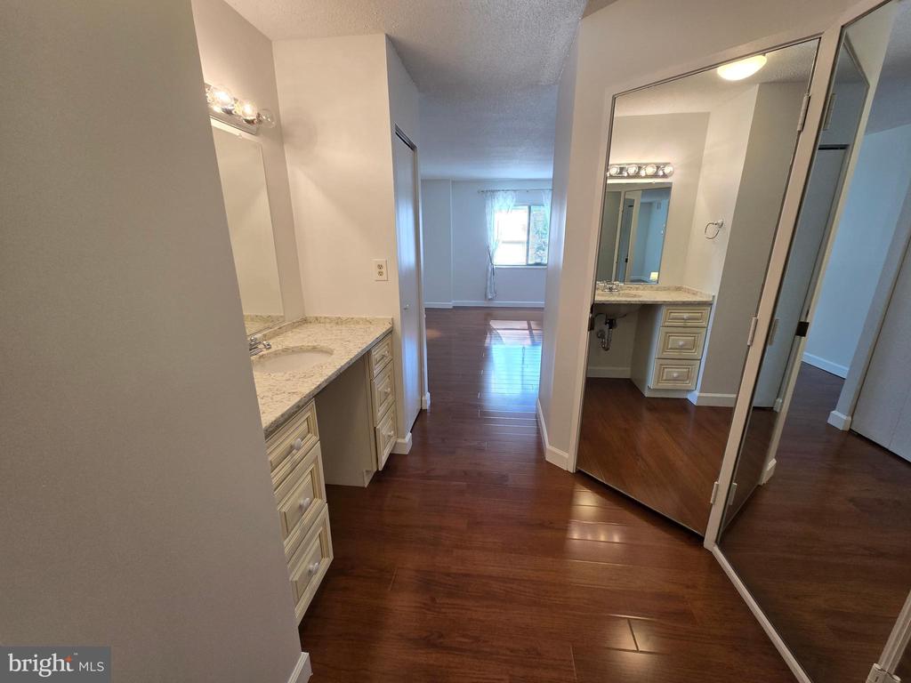 15100 INTERLACHEN DRIVE Unit: 4-124