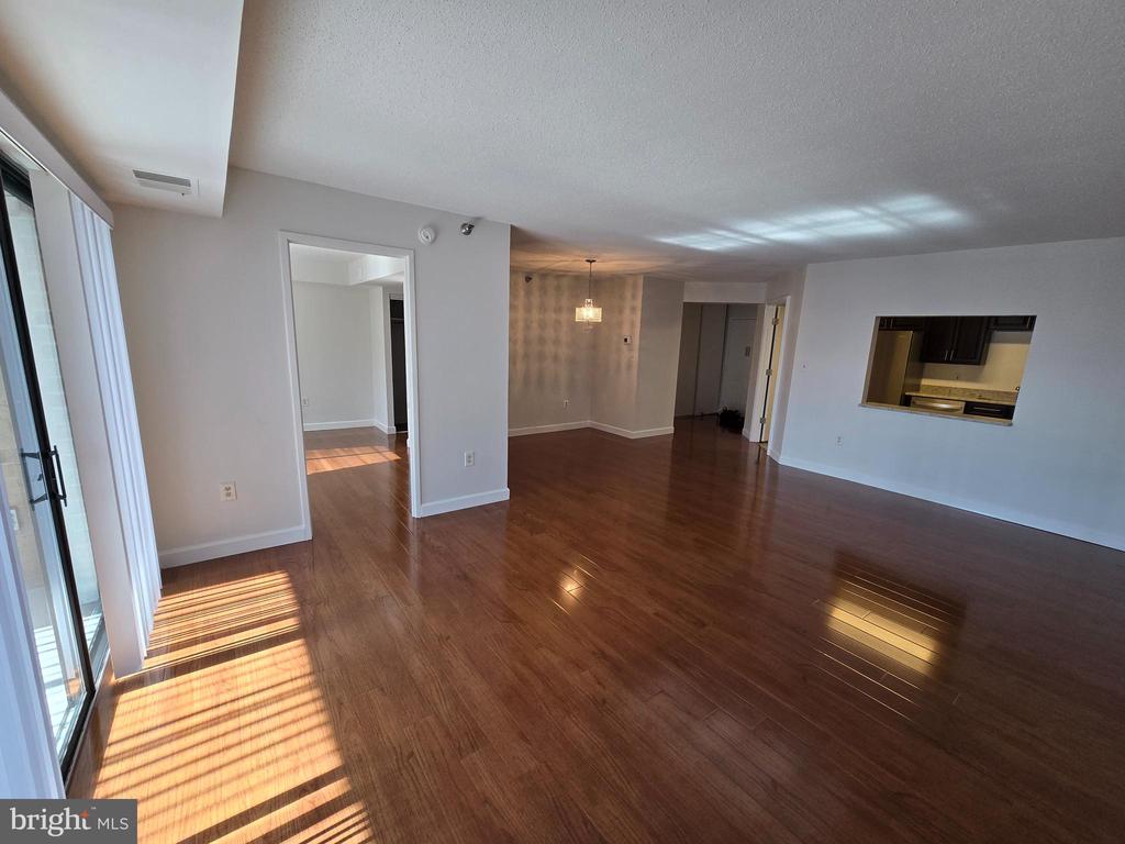 15100 INTERLACHEN DRIVE Unit: 4-124
