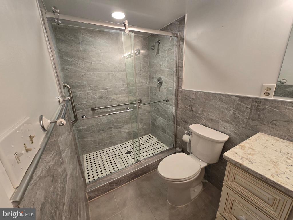 15100 INTERLACHEN DRIVE Unit: 4-124