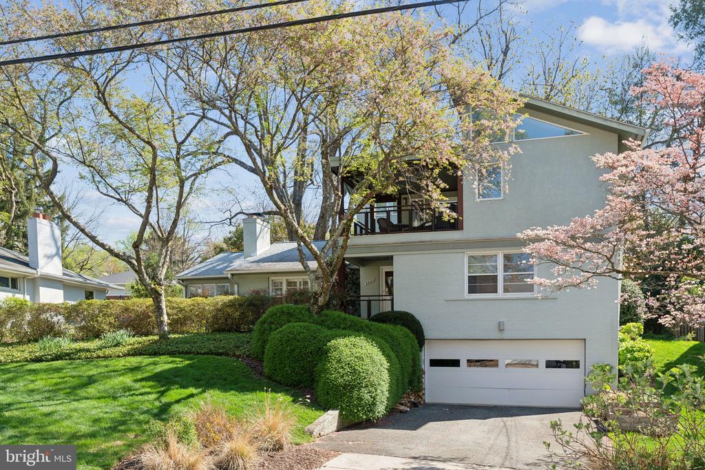 9621 E BEXHILL DRIVE