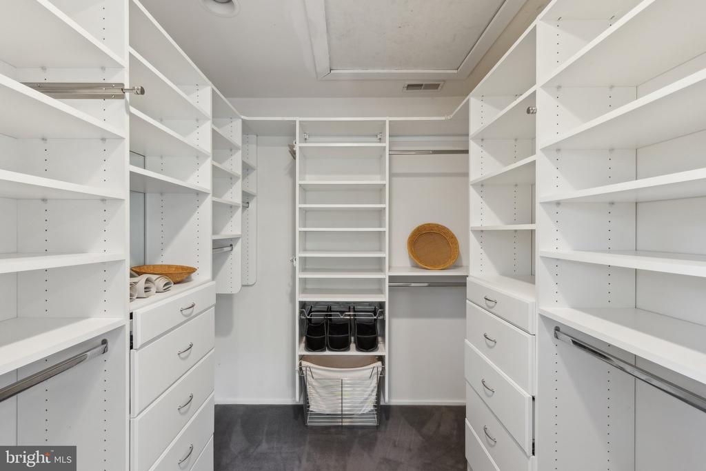 9621 E BEXHILL DRIVE