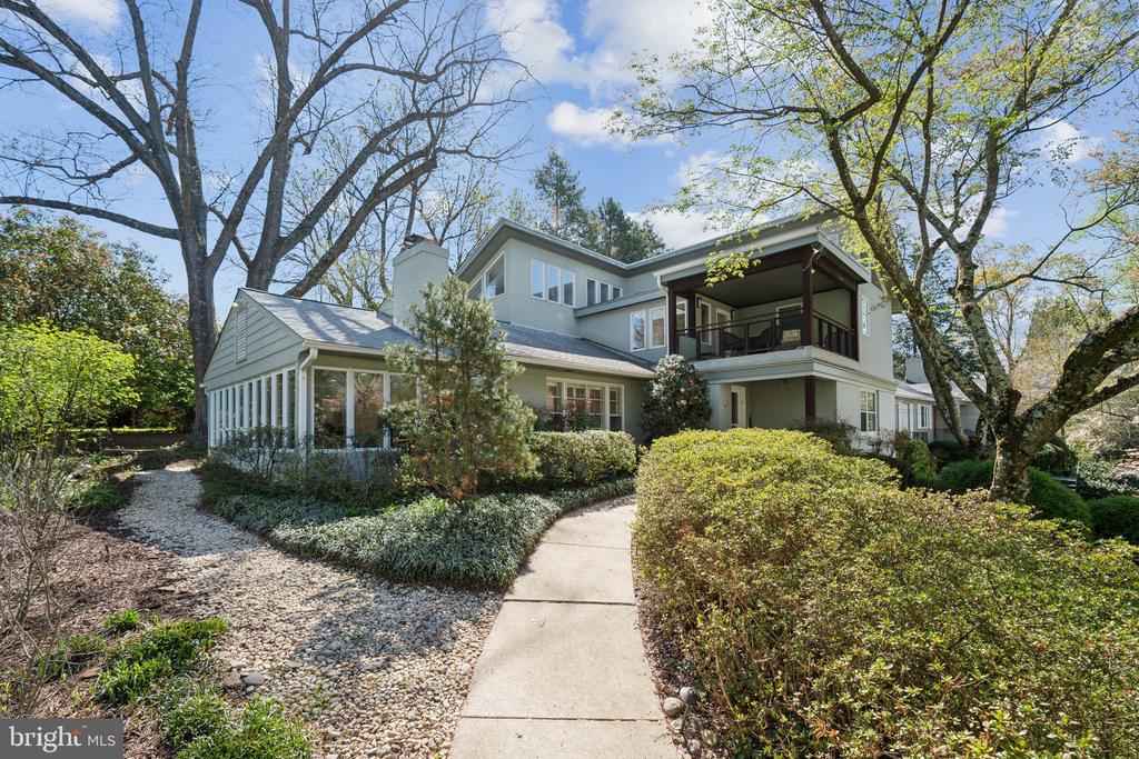 9621 E BEXHILL DRIVE