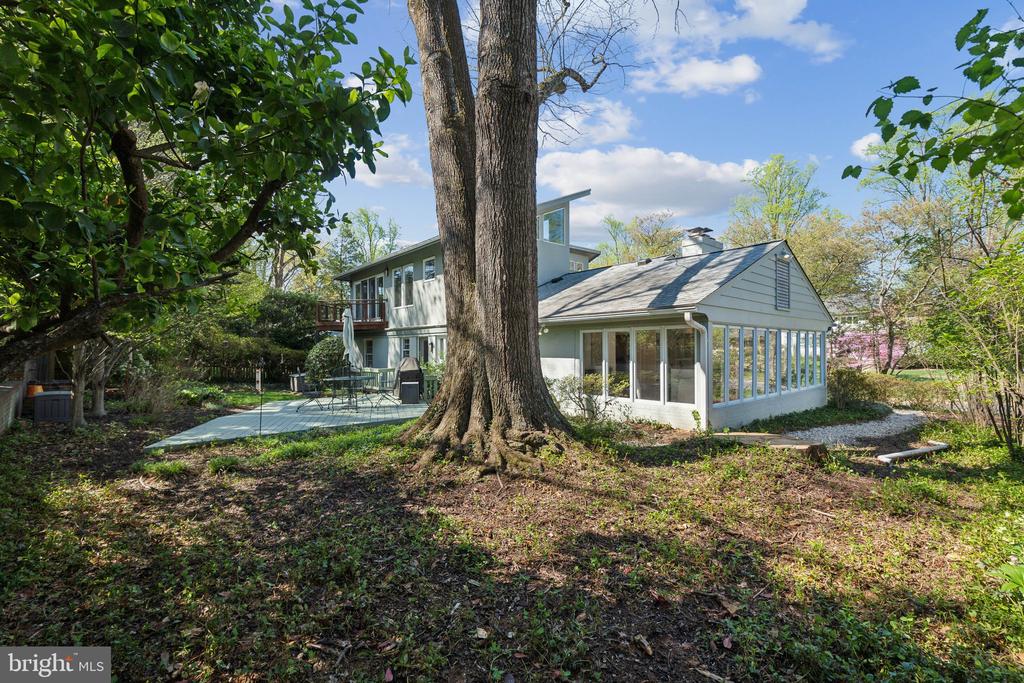 9621 E BEXHILL DRIVE