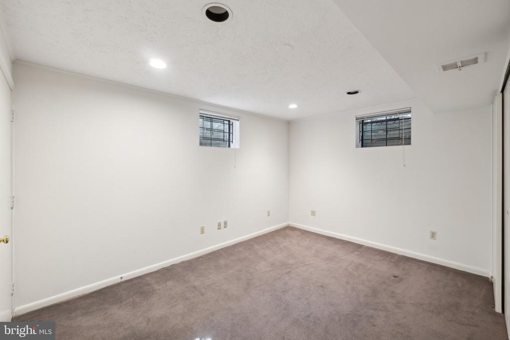 9621 E BEXHILL DRIVE