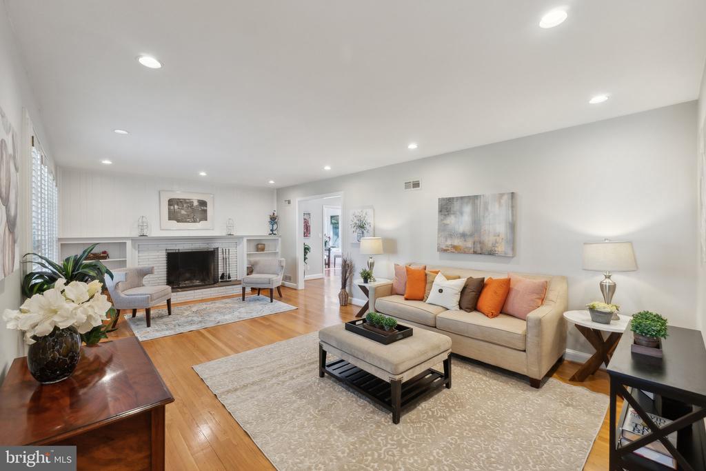 9621 E BEXHILL DRIVE